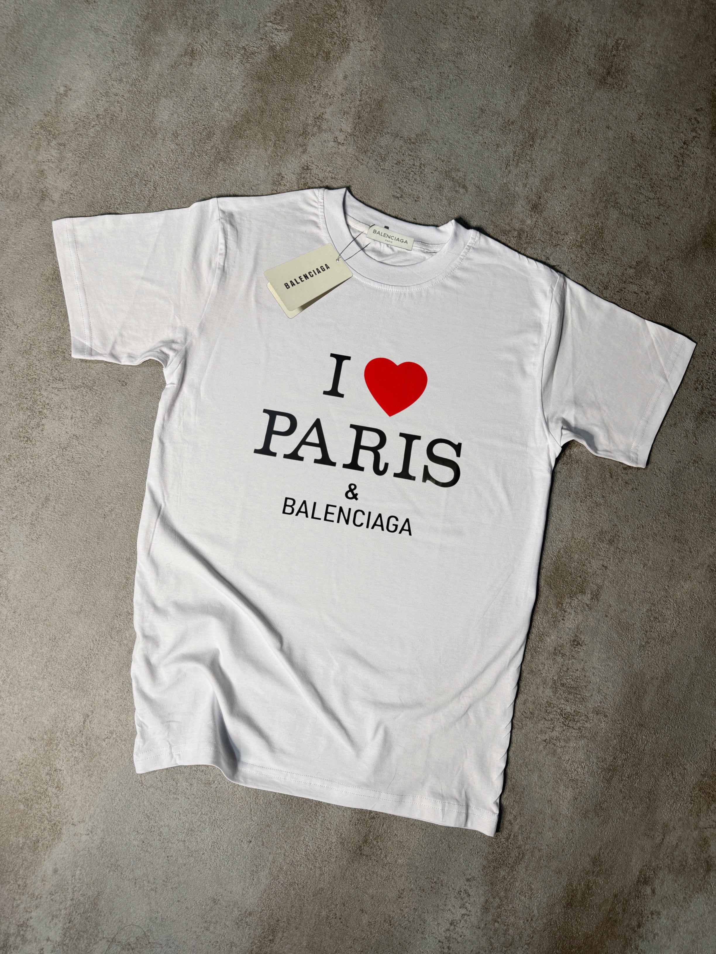 CAMISETA BALENClAGA
