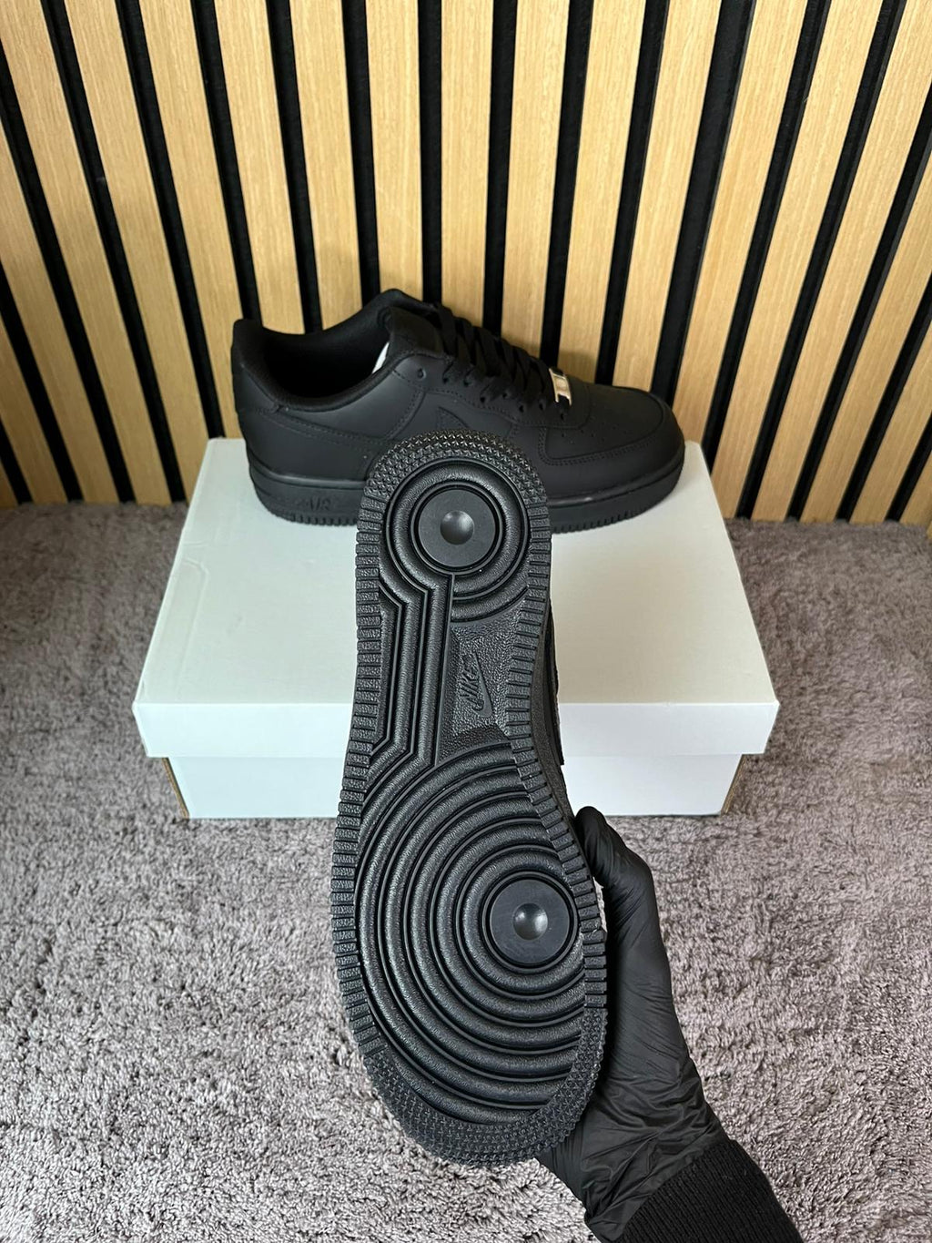 NIKE AIR FORCE 1 NEGRAS