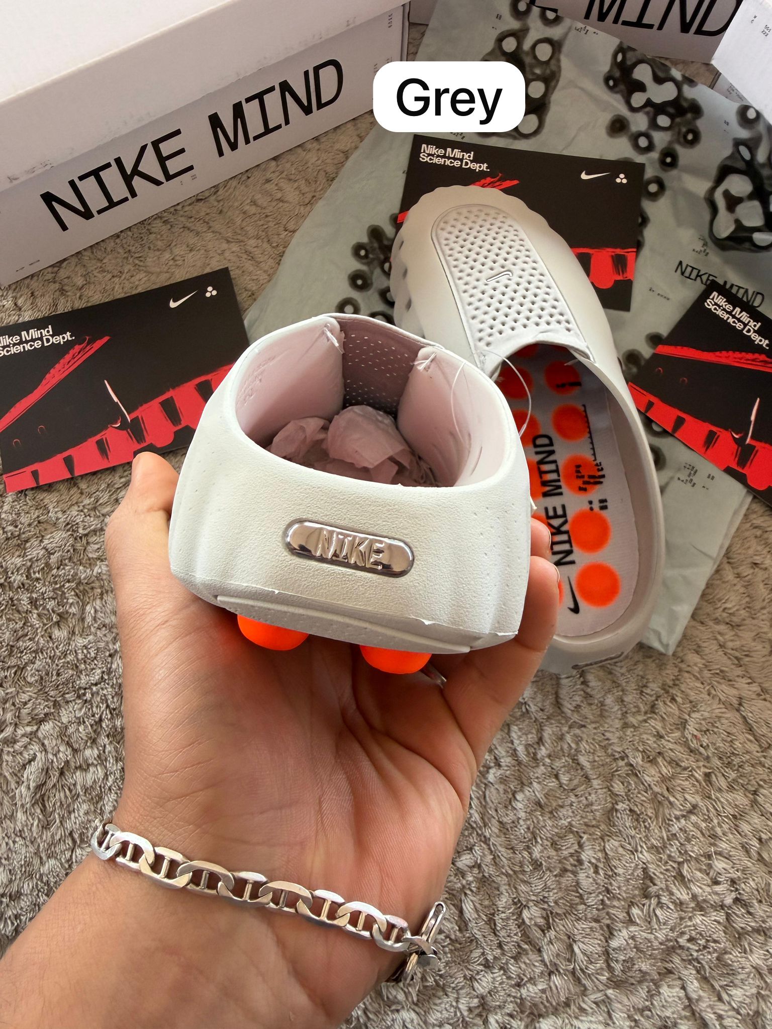 CHANCLAS NIKE MIND GRIS