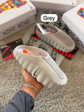 CHANCLAS NIKE MIND GRIS