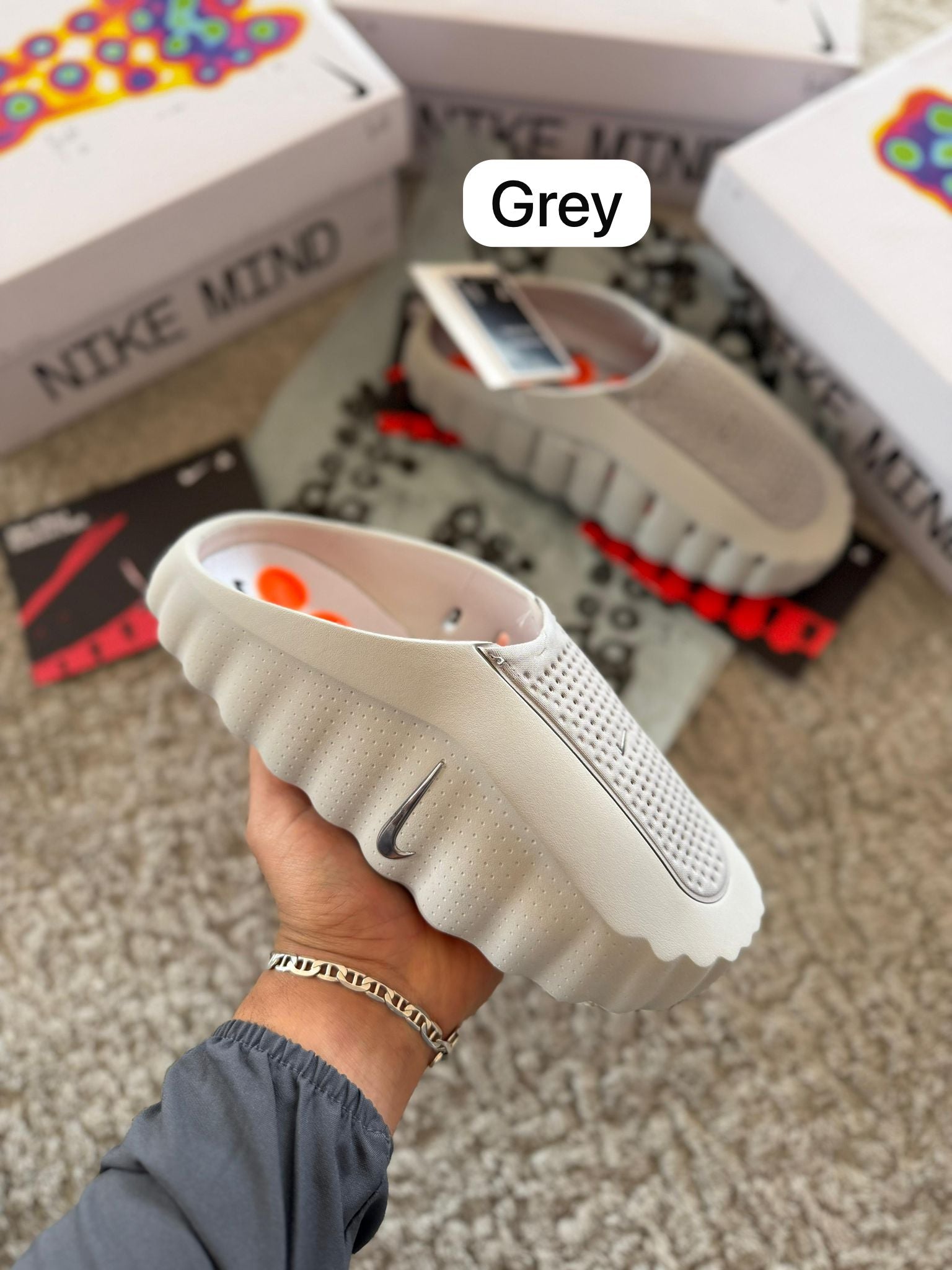 CHANCLAS NIKE MIND GRIS