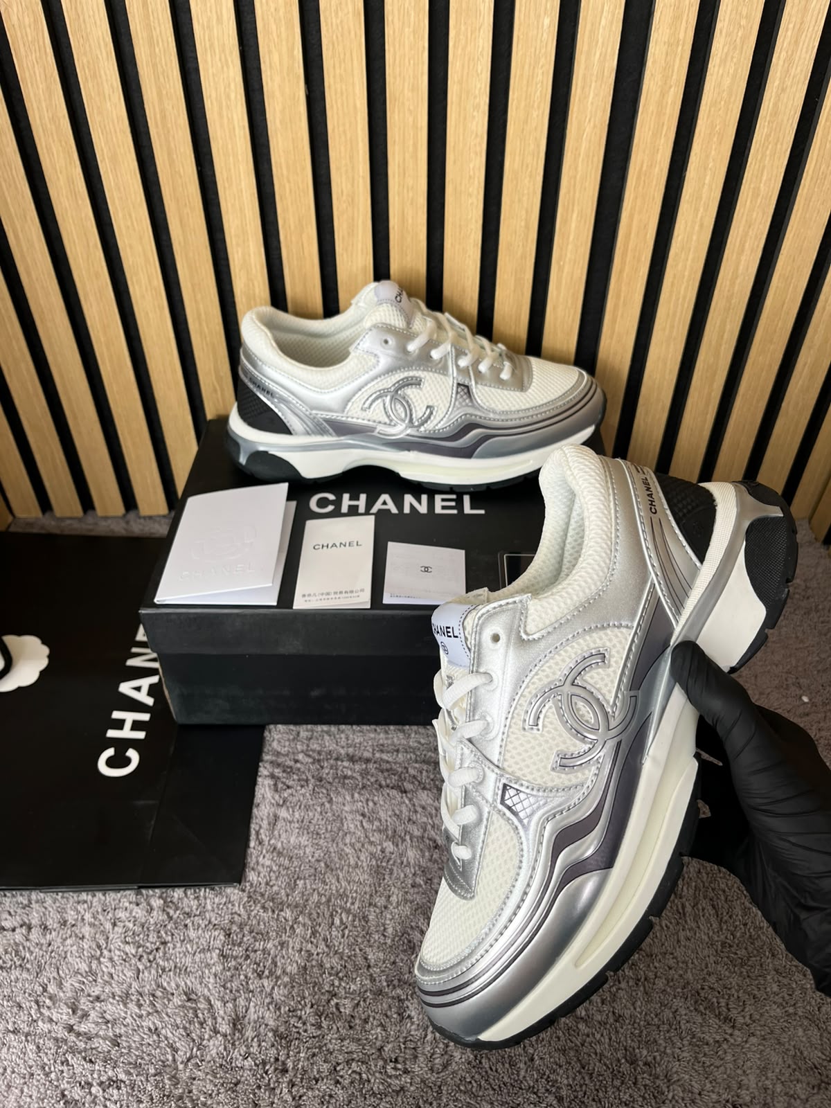 CHANEL RUNNERS GRISES