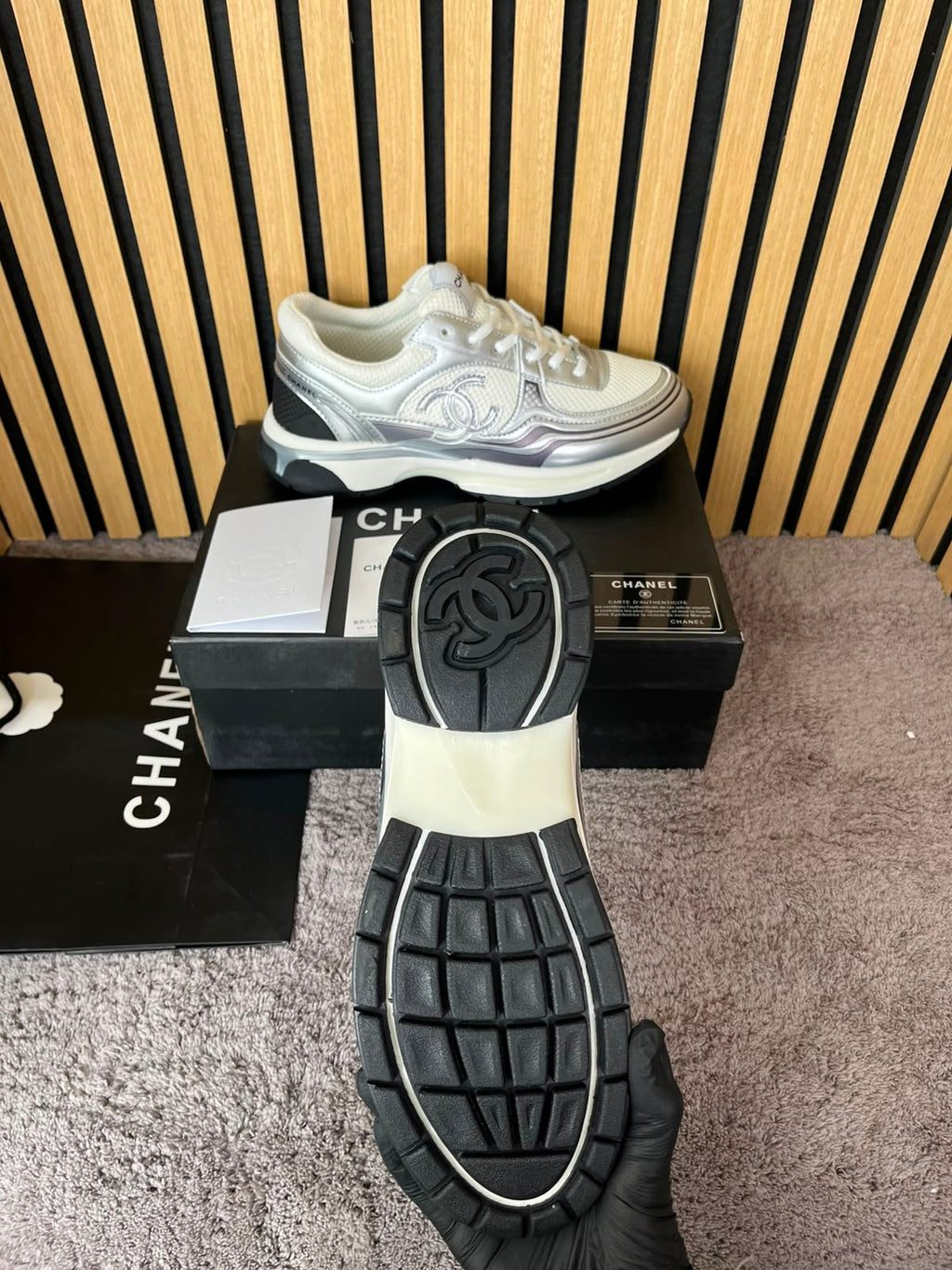 CHANEL RUNNERS GRISES
