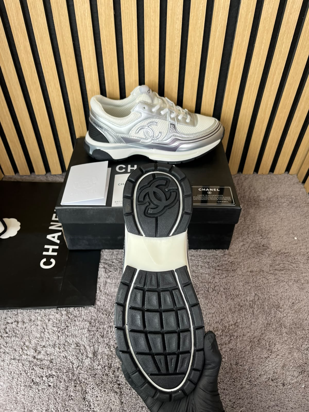 CHANEL RUNNERS GRISES