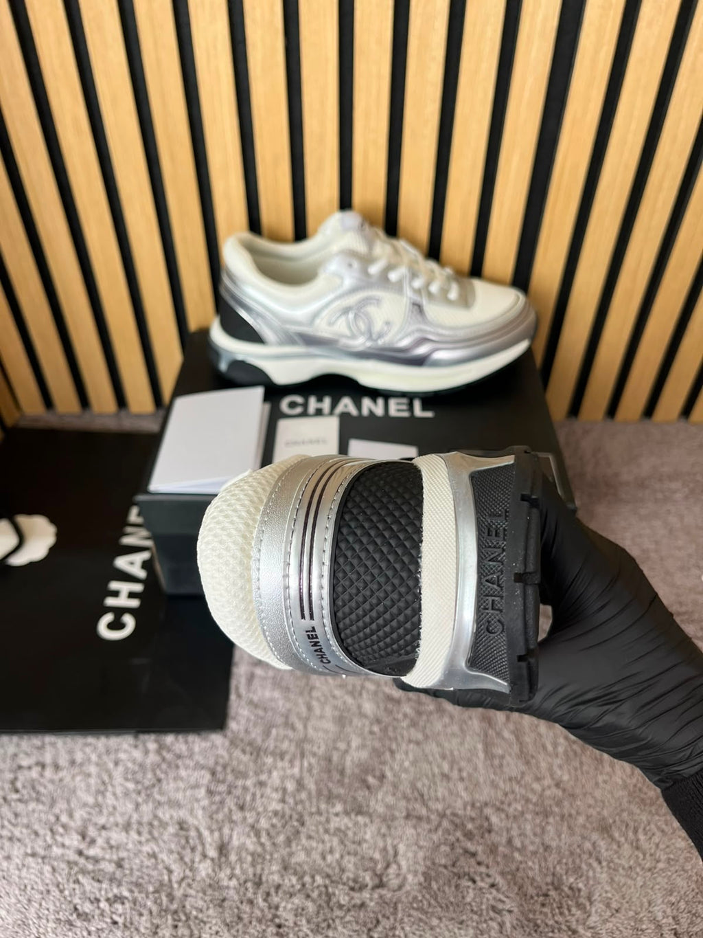 CHANEL RUNNERS GRISES
