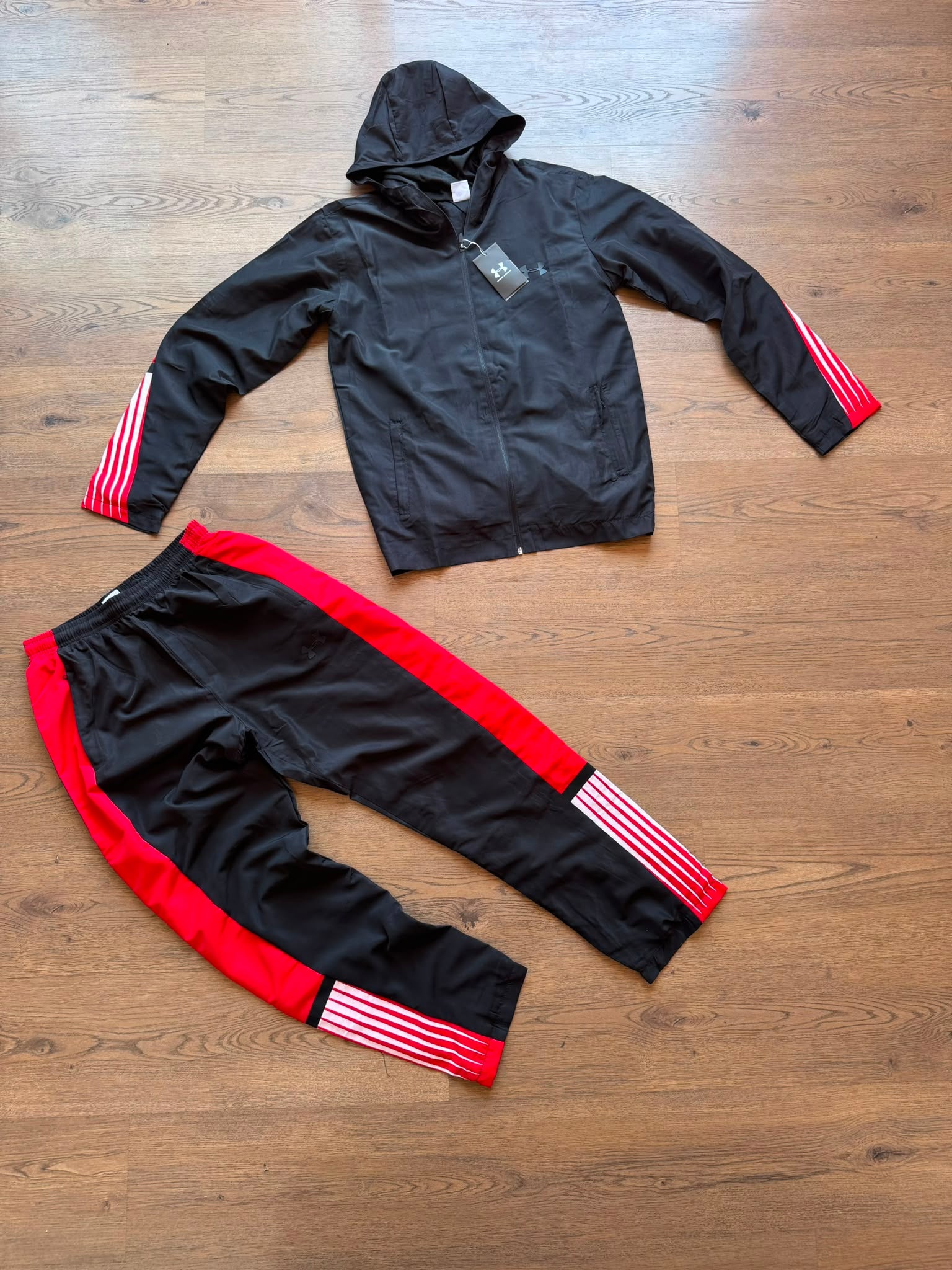 Under Armour Chándal Track Suit Negro & Rojo