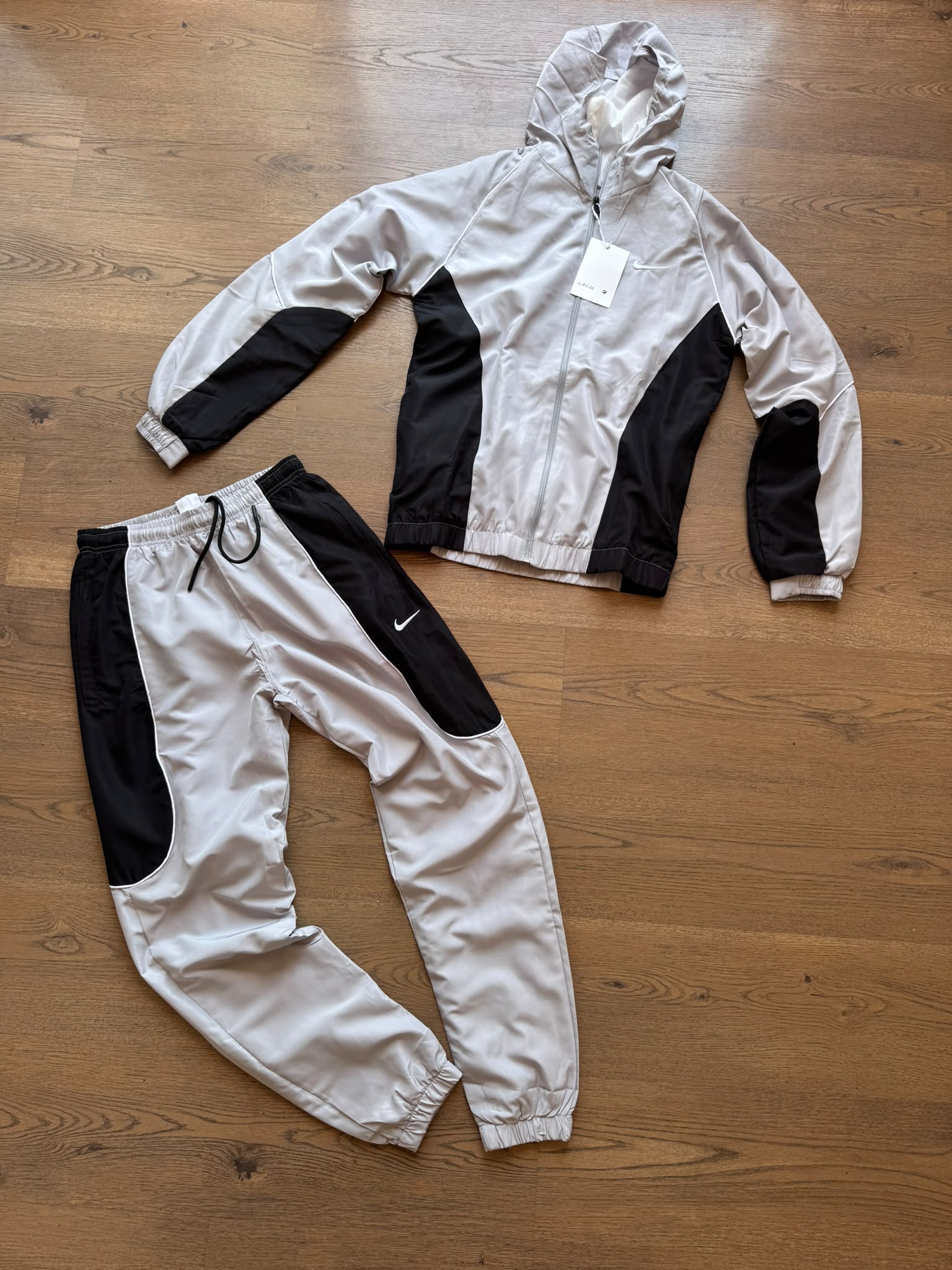 Nike Tech Windrunner Tracksuit Blanco & Negro