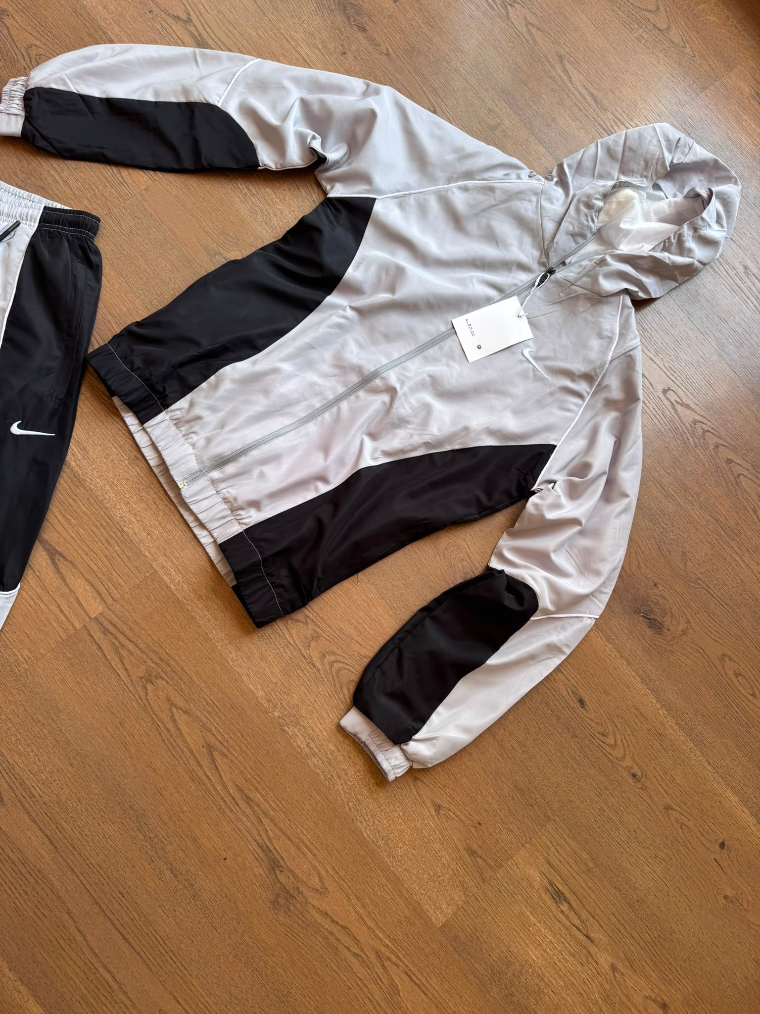 Nike Tech Windrunner Tracksuit Blanco & Negro