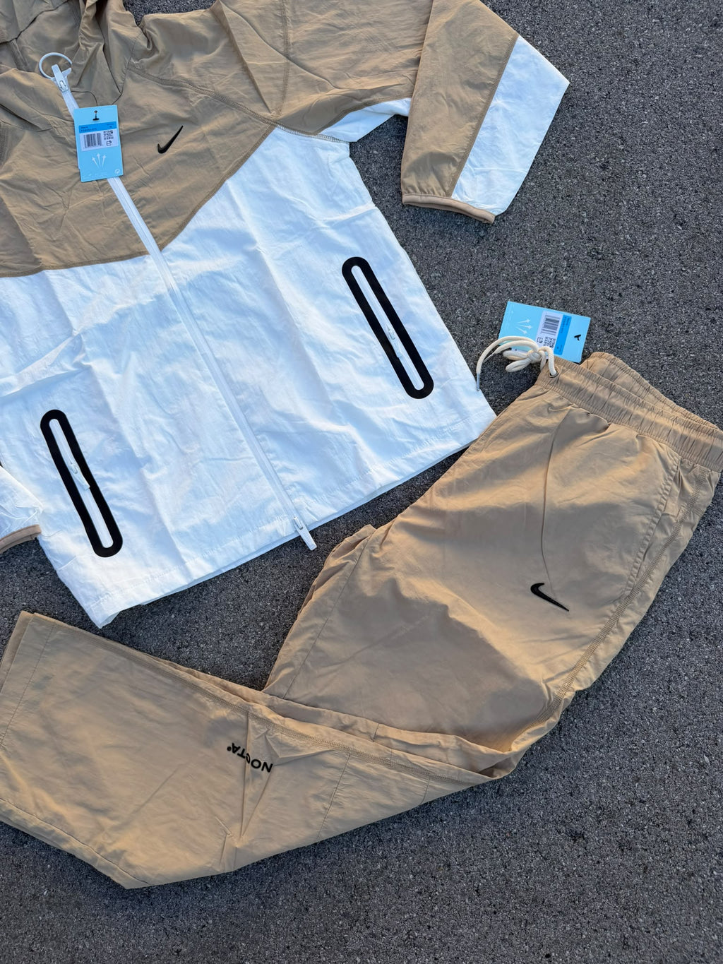 Chándal Nike x NOCTA Windrunner Beige / Blanco