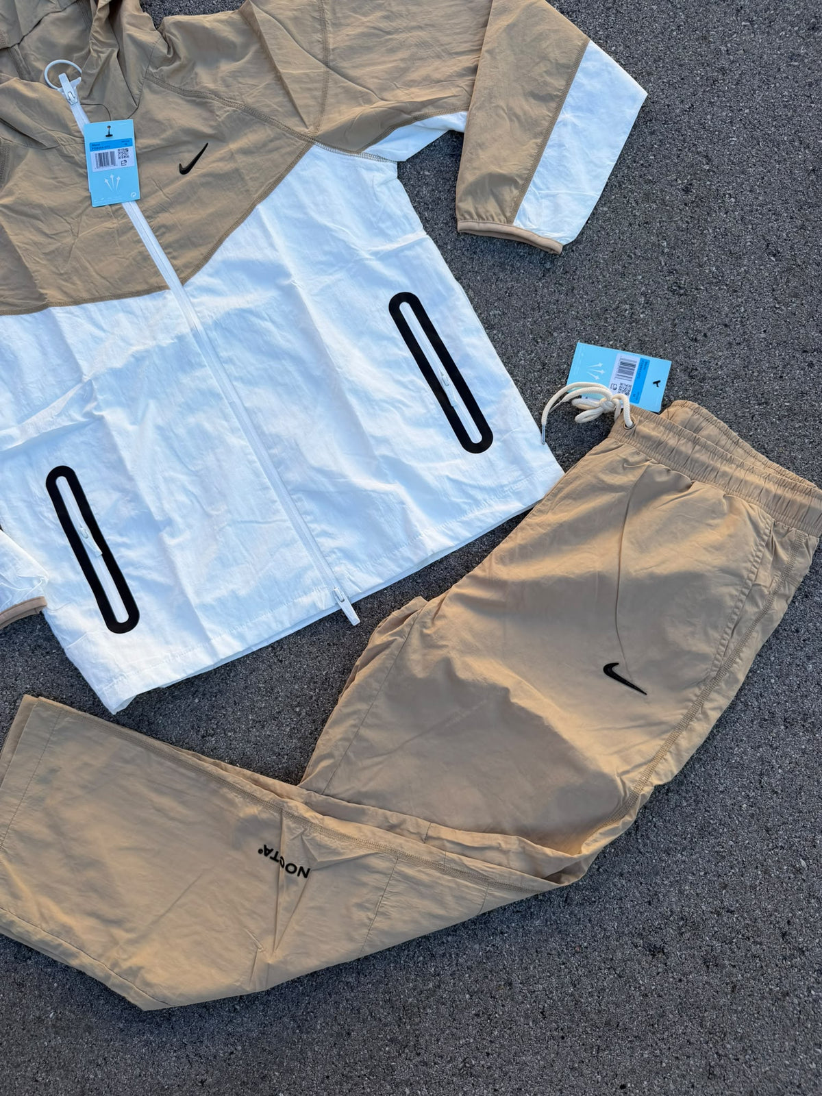 Chándal Nike x NOCTA Windrunner Beige / Blanco