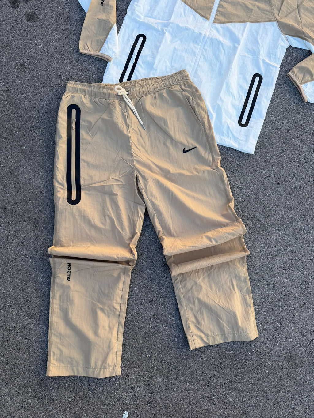 Chándal Nike x NOCTA Windrunner Beige / Blanco