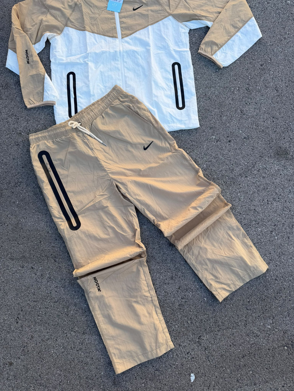 Chándal Nike x NOCTA Windrunner Beige / Blanco