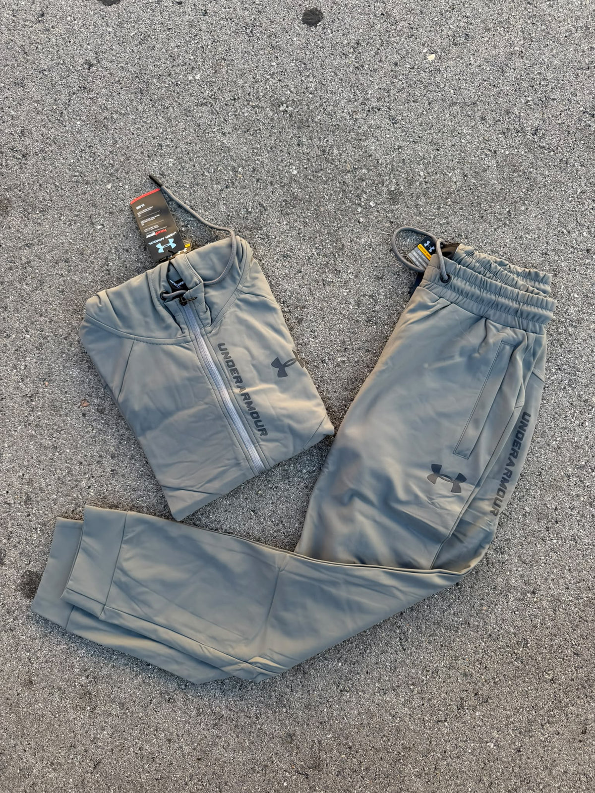 Chándal Under Armour Caqui