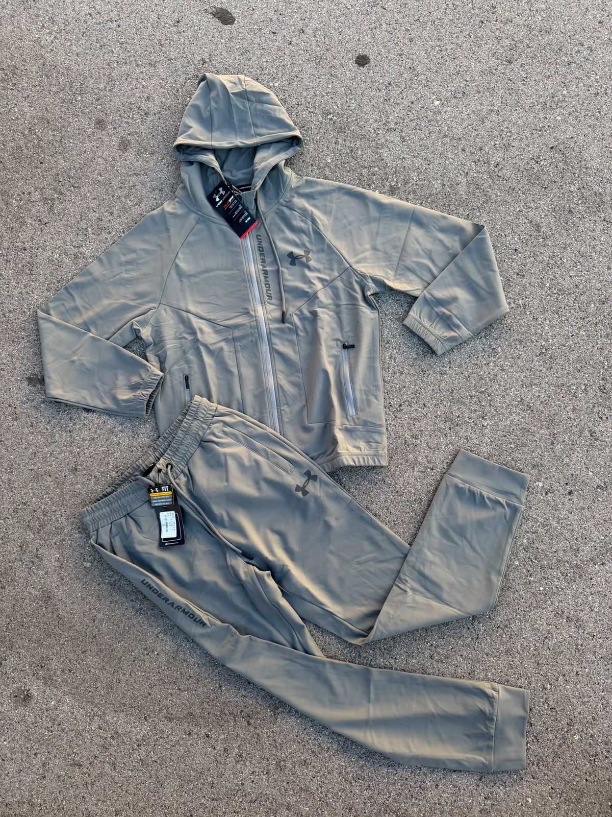 Chándal Under Armour Caqui