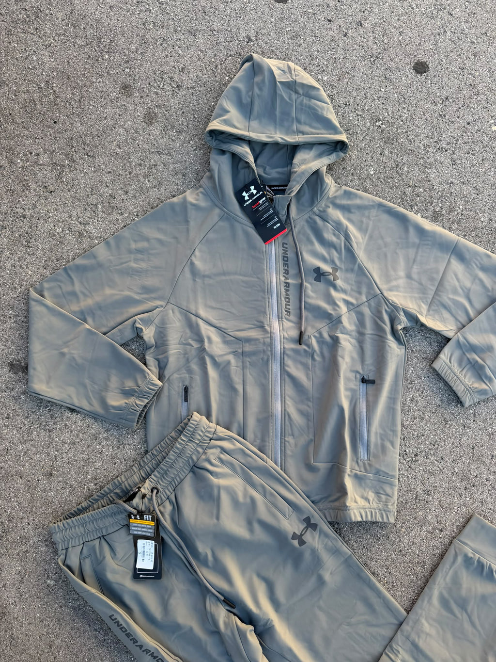 Chándal Under Armour Caqui