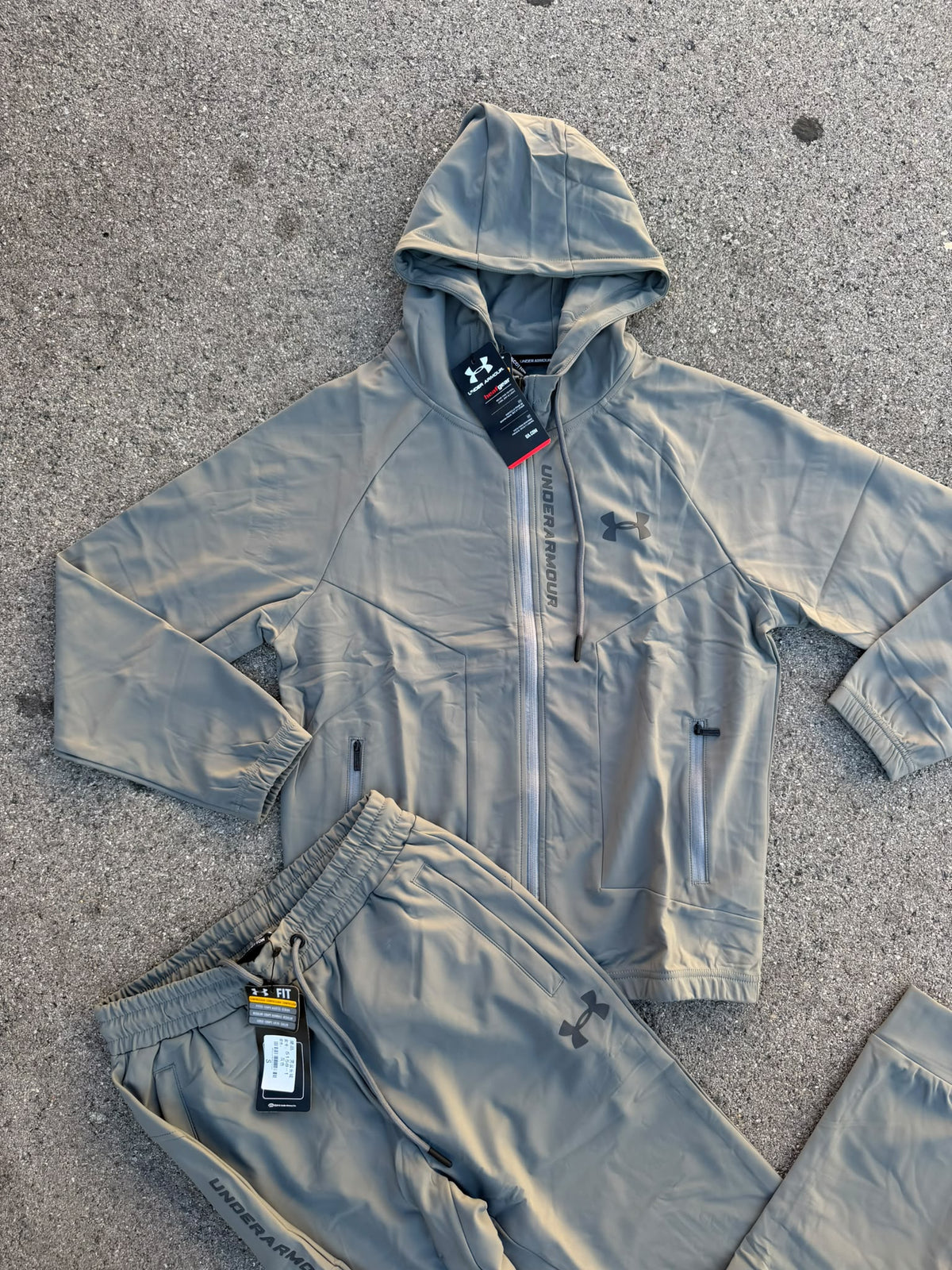 Chándal Under Armour Caqui