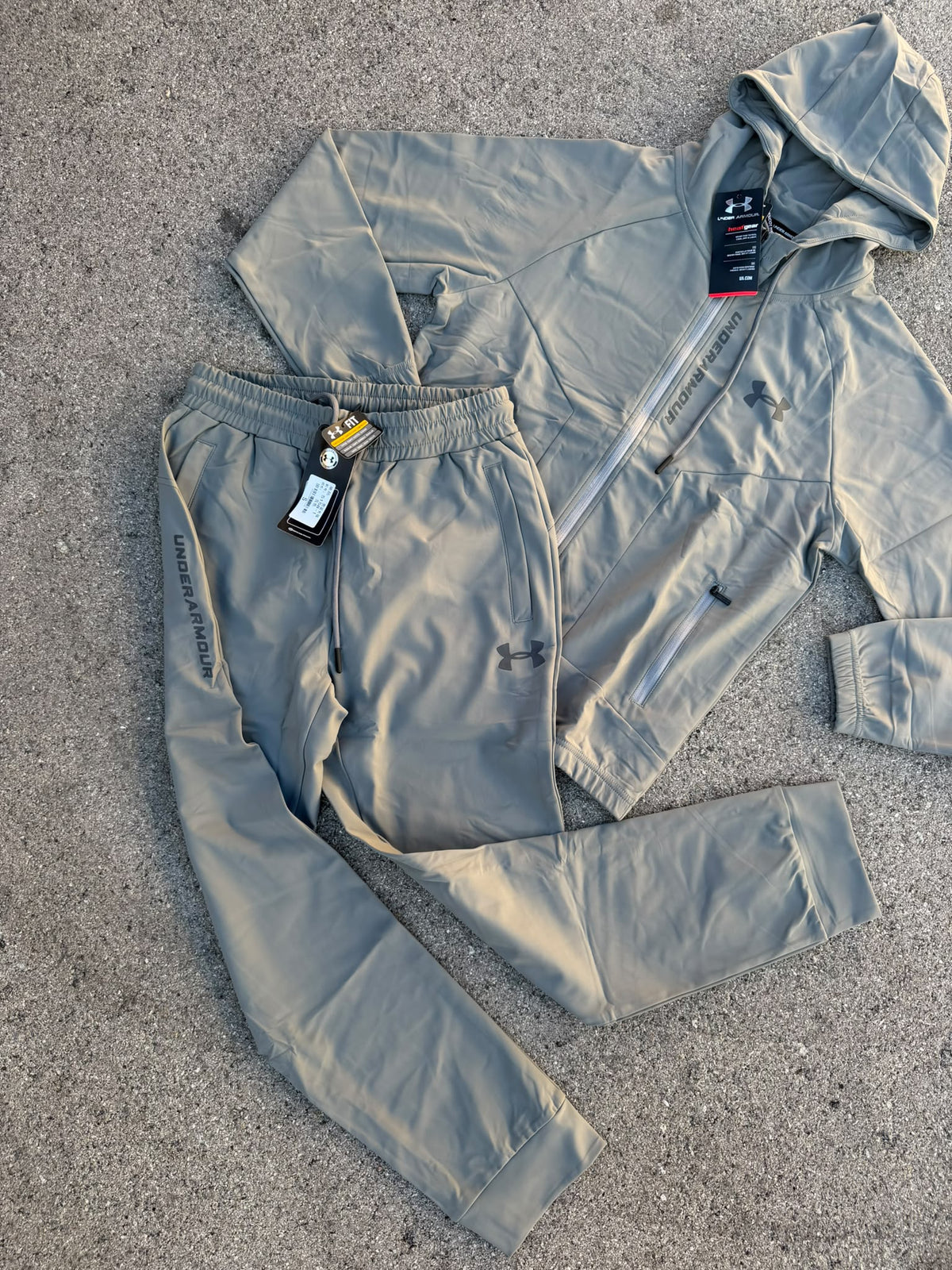 Chándal Under Armour Caqui