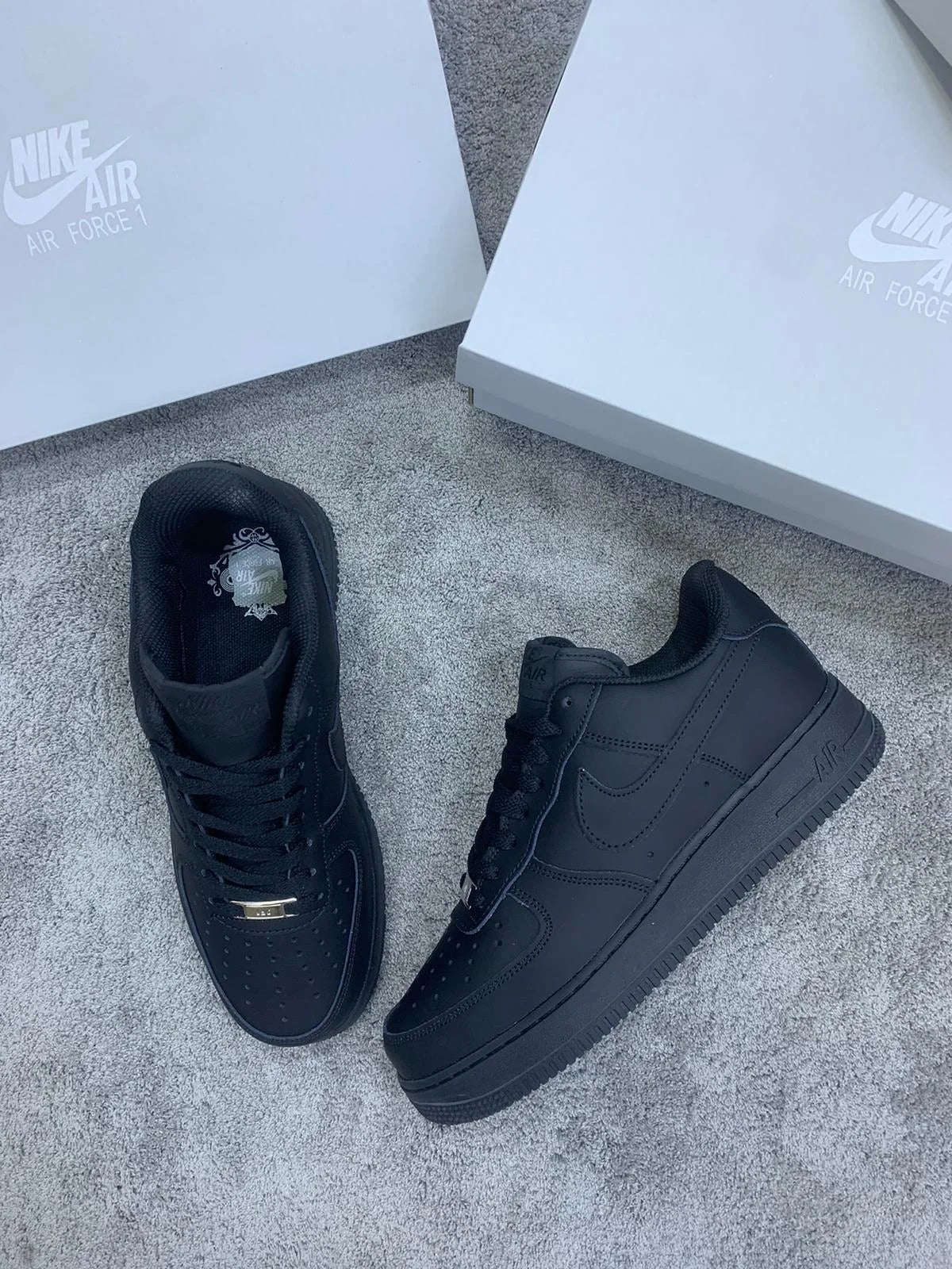 NIKE AIR FORCE 1