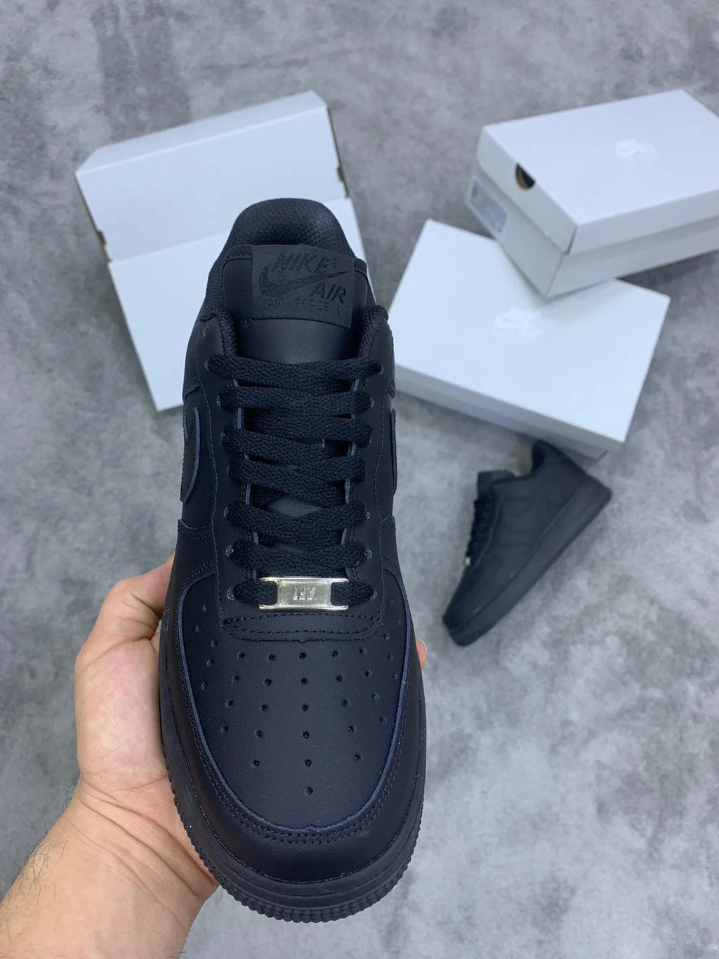 NIKE AIR FORCE 1