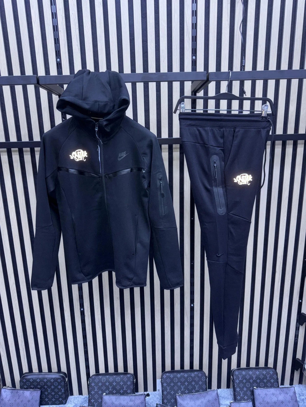CHANDAL NIKE TECH SYNAWORLD