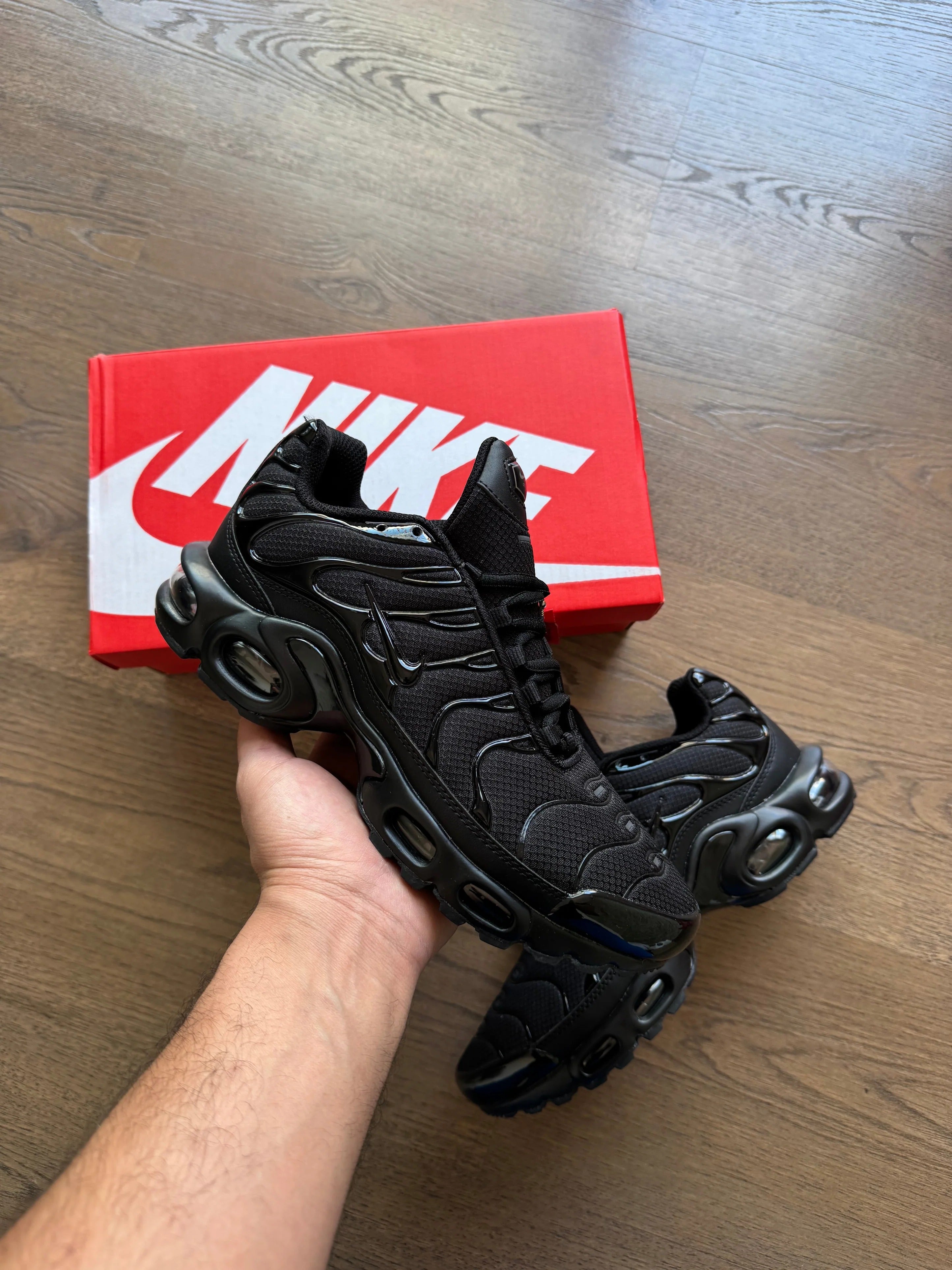 NIKE AIR TN - NEGRAS