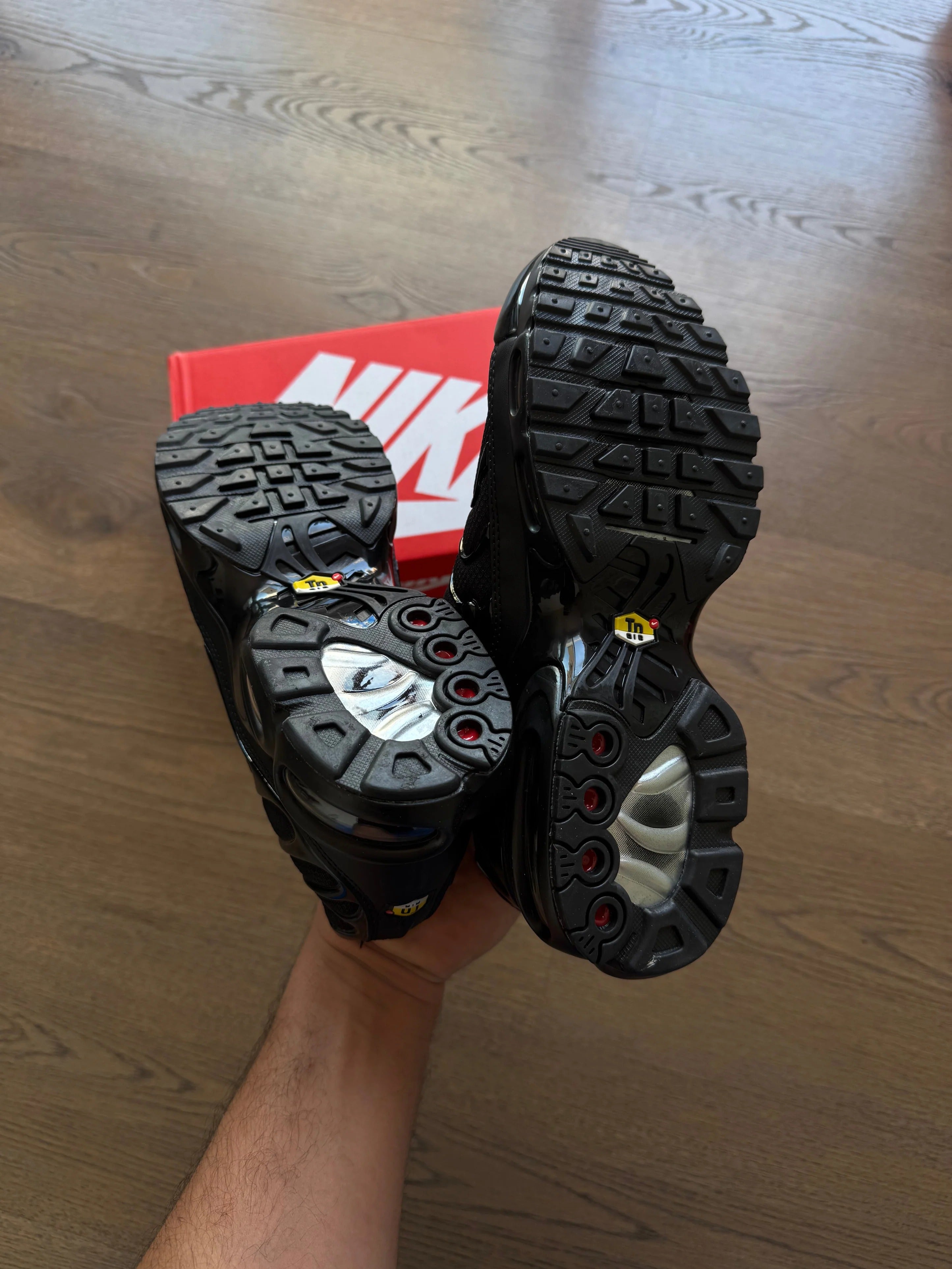 NIKE AIR TN - NEGRAS