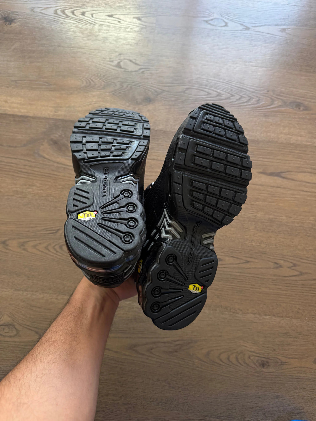 NIKE AIRMAX TUNED 3 NEGRAS
