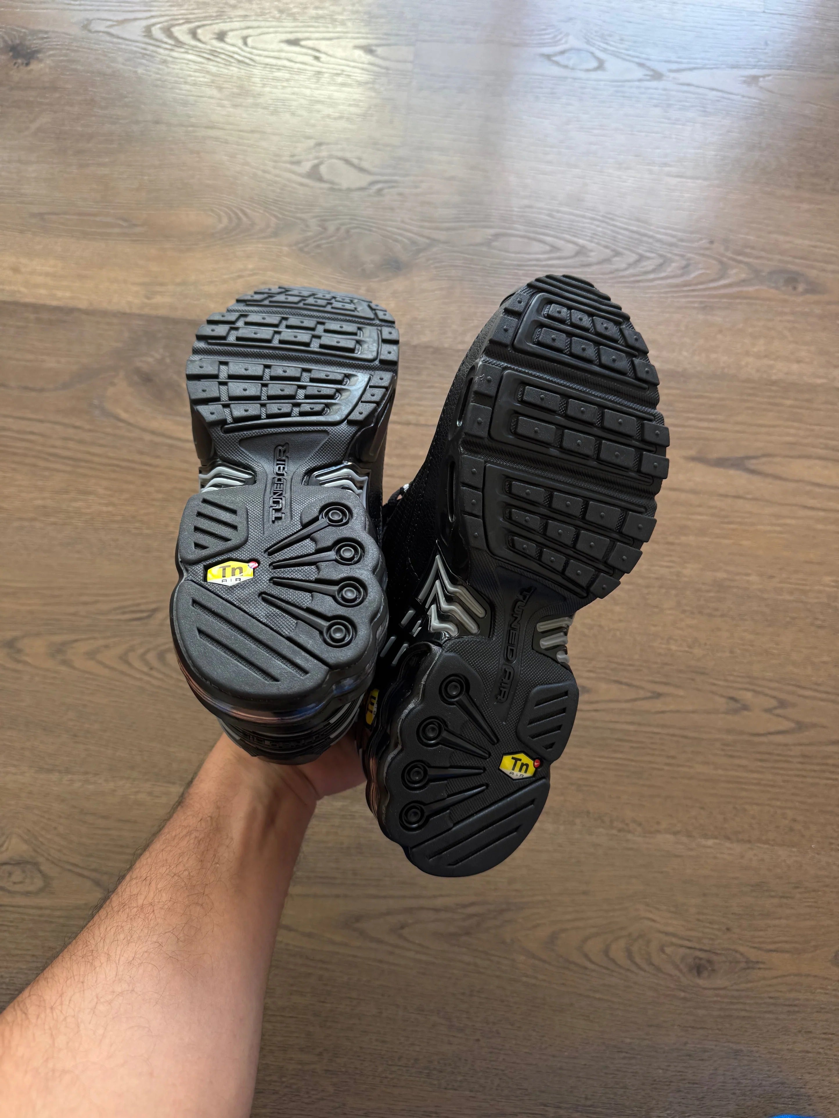 NIKE AIRMAX TUNED 3 NEGRAS