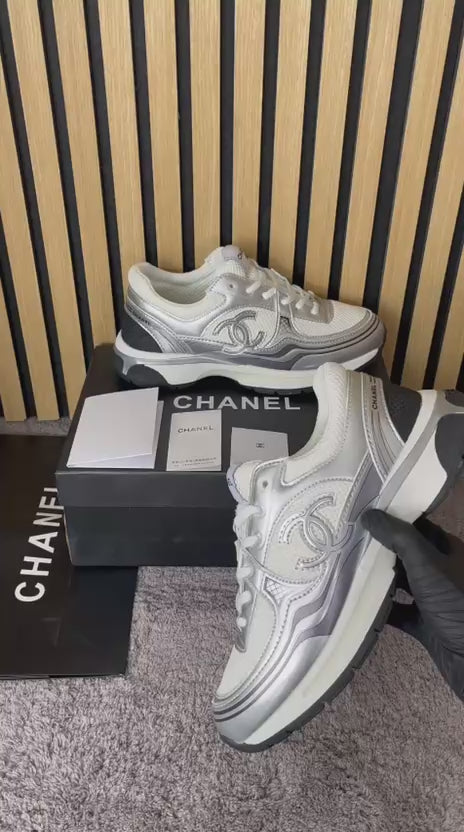 CHANEL RUNNERS GRISES
